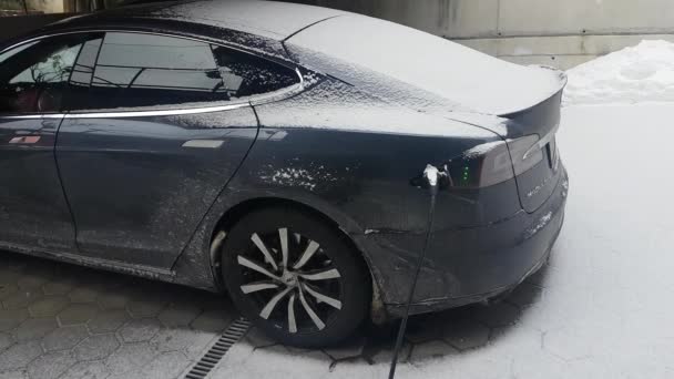 Ljubljana Slovenia March 2018 Close Innovative Tesla Car Fully Charged — Stock Video