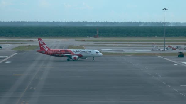 Hanoi Airport Vietnam Březen 2017 Letecké Taxíky Přistávací Dráhy Směrem — Stock video