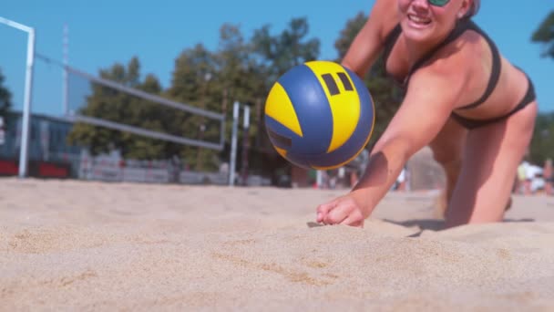 Slow Motion Close Dof Athletic Caucasian Girl Playing Volleyball Jumps — Stock Video