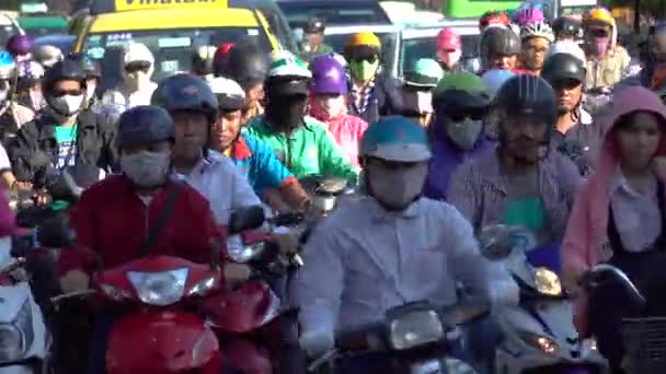 Minovo Město Vietnam 2017 Březnu Blízko Ohromující Počet Místních Jezdí — Stock video