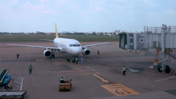 Aeropuerto Hanoi Vietnam Marzo 2017 Timelapse Tripulación Terrestre Encarga Del — Vídeo de stock