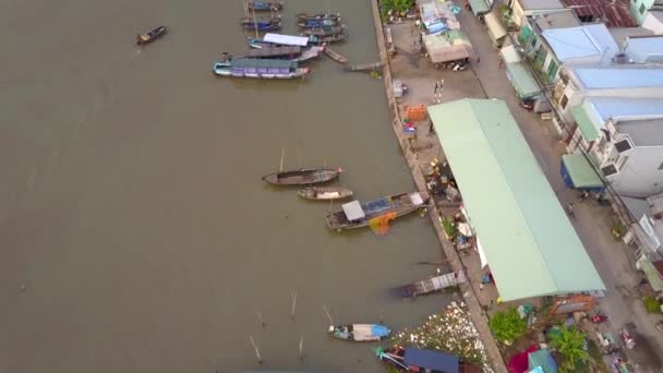 Drone Volando Sobre Los Innumerables Barcos Cola Larga Anclados Por — Vídeo de stock