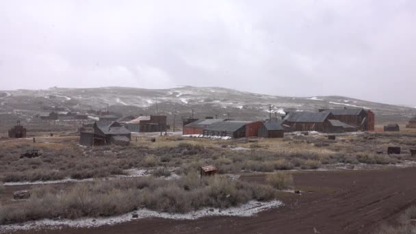 Una Ligera Tormenta Nieve Comienza Cubrir Idílico Pueblo Fantasma Medio — Vídeo de stock