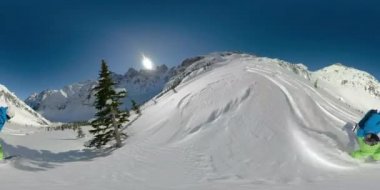 Olağanüstü snowboardcu, Rocky Dağları 'nı kaplayan şampanya tozunu parçaladı..