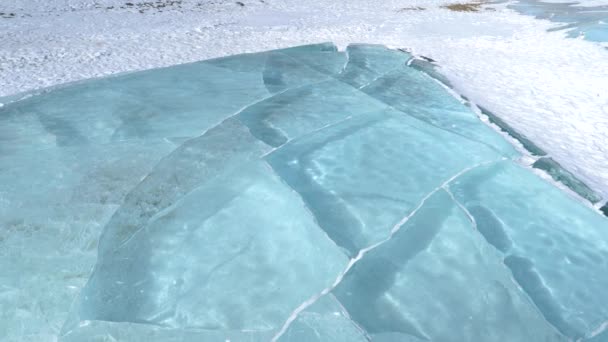 CERRAR: Hermosa toma del lago congelado Abraham en el pintoresco Parque Nacional Banff . — Vídeo de stock