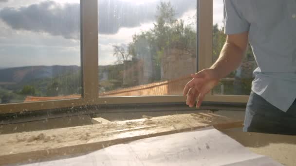 CLOSE UP: Handyman tosses a plank on workbench and measures it with tape measure — Stock Video