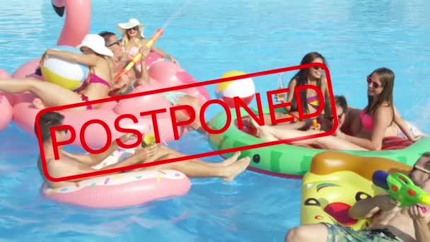 FERMETURE : Groupe d'amis devra reporter leurs fêtes de piscine d'été. — Video