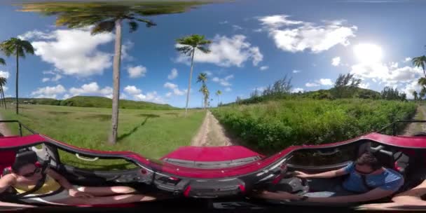 360VR: Tourist couple drives around a rural part of an island in the Caribbean. — Stock Video