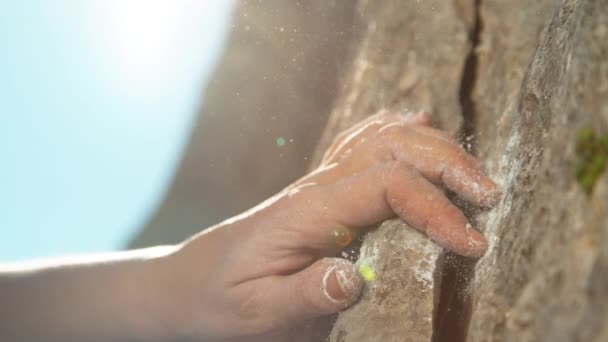 MACRO, LENS FLARE: Woman grabs an edge hold while scaling a challenging cliff. — Stock Video