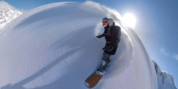 360VR: Kobieta na niesamowitych zimowych wakacjach heliboarding w oszałamiającej Bella Coola. — Zdjęcie stockowe