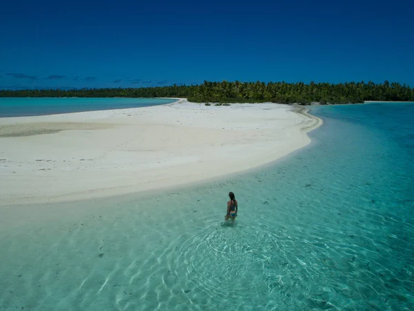 AERIAL: Unrecognizable girl in bikini walking in shallow ocean and towards shore — Stock Photo, Image