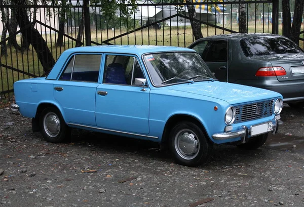 Rusia Chelyabinsk Agosto 2012 Vaz 2101 Lada Azul Verano Estacionamiento — Foto de Stock