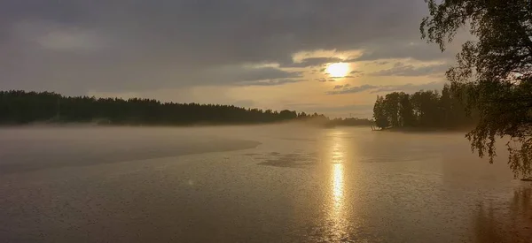 Finnland Heinola Lake Summer June Wood Rain Fog Nature Sunset — Stockfoto