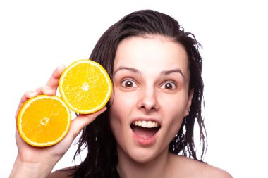 portakal ile güzel genç kız