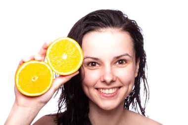 portakal ile güzel genç kız