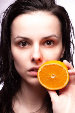 portakal ile güzel kız, portre