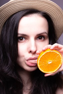 portakal, şapka ile güzel genç kız