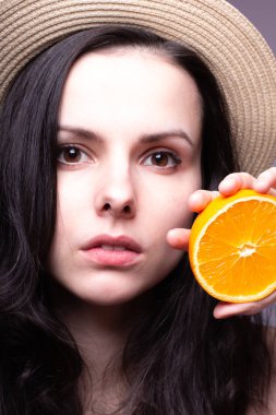portakal, şapka ile güzel genç kız