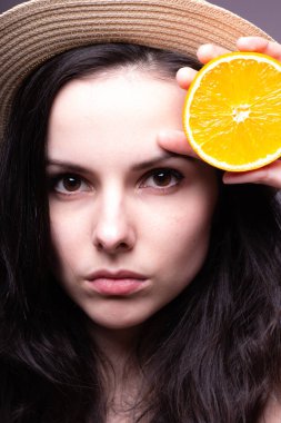 portakal, şapka ile güzel genç kız