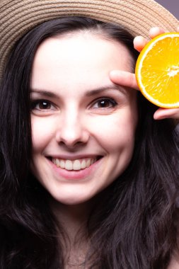 portakal, şapka ile güzel genç kız