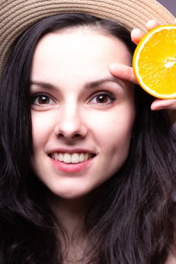 portakal, şapka ile güzel genç kız