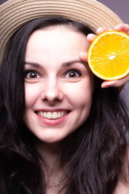 portakal, şapka ile güzel genç kız