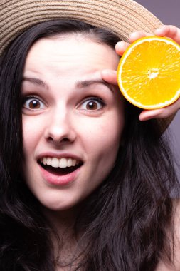 portakal, şapka ile güzel genç kız