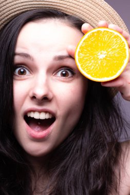 portakal, şapka ile güzel genç kız