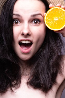 portakal, şapka ile güzel genç kız