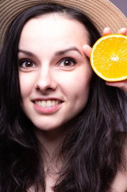portakal, şapka ile güzel genç kız