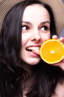 portakal, şapka ile güzel genç kız