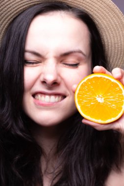 portakal, şapka ile güzel genç kız