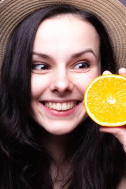 portakal, şapka ile güzel genç kız