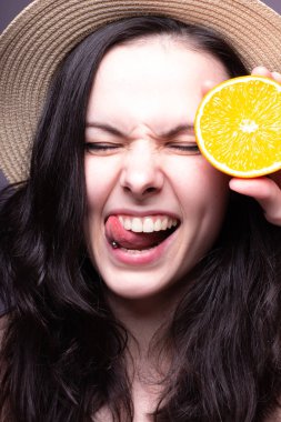 portakal, şapka ile güzel genç kız