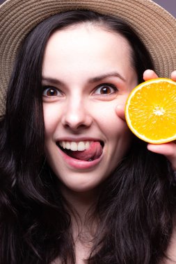 portakal, şapka ile güzel genç kız