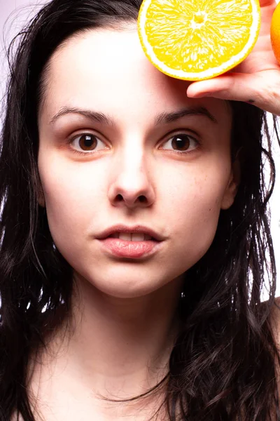 portakal ile güzel kız, portre
