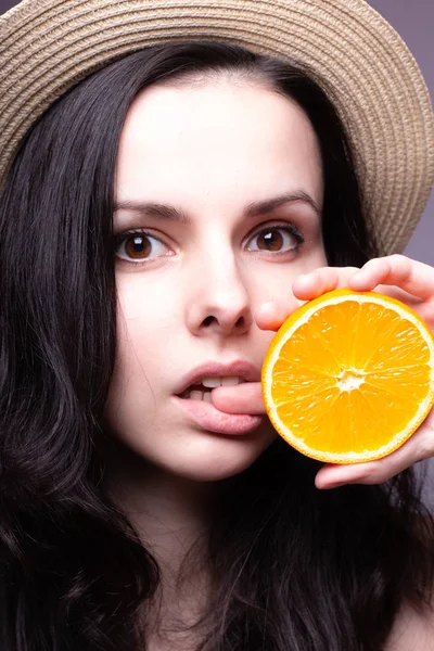 portakal, şapka ile güzel genç kız