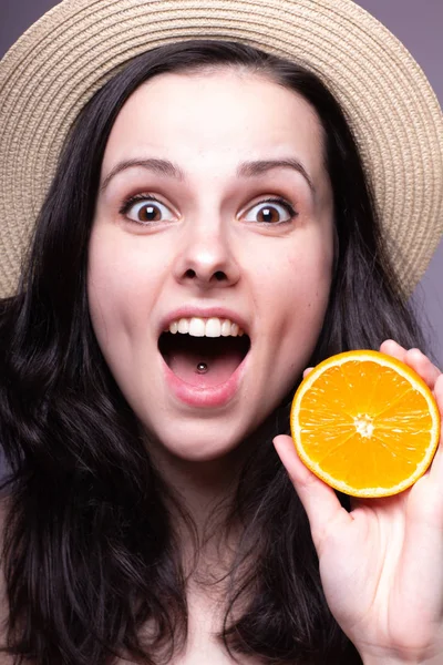 portakal, şapka ile güzel genç kız