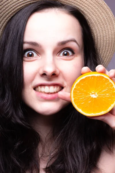 portakal, şapka ile güzel genç kız