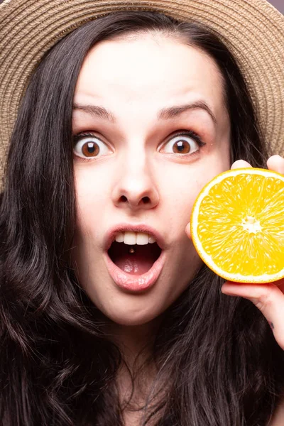 portakal, şapka ile güzel genç kız