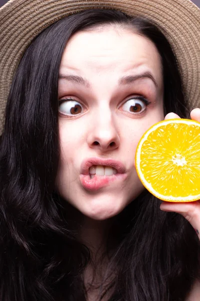 portakal, şapka ile güzel genç kız