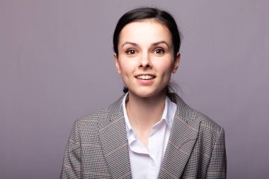 beyaz gömlek ve ceket kız