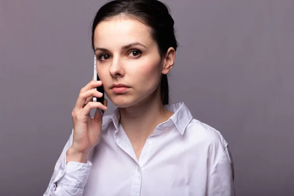 depositphotos 300078820 stock photo girl white shirt communicates phone испуганная девушка с телефоном