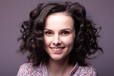 pijama güzel kıvırcık kız