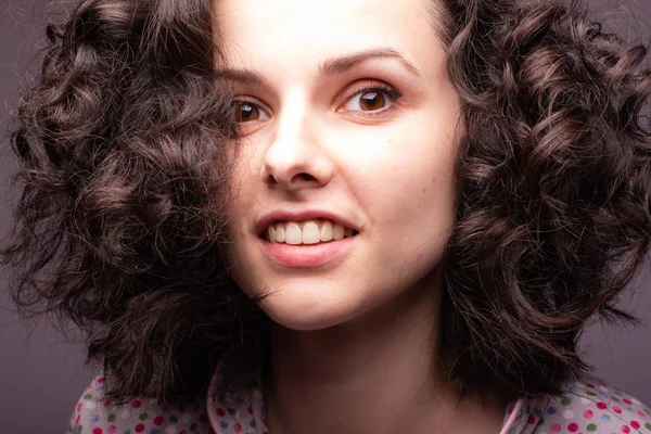 pijama güzel kıvırcık kız