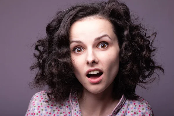 pijama güzel kıvırcık kız