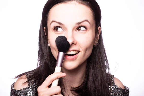 Attraktiv Pige Gør Makeup Makeup Børste - Stock-foto