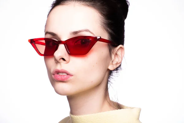 Mujer Joven Gafas Sol Rojas — Foto de Stock