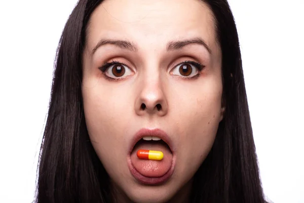 Красивая Девушка Таблеткой Лекарства — стоковое фото
