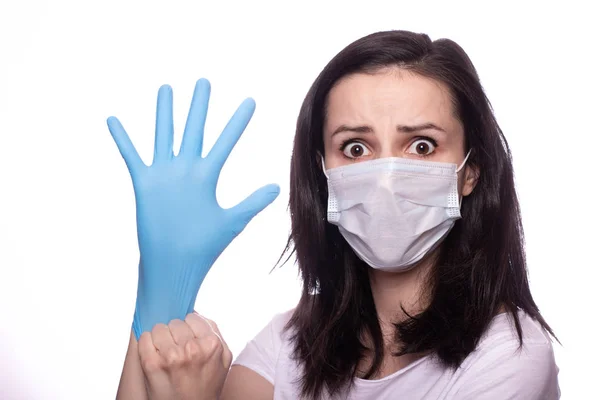 Junge Frau Mit Medizinischer Maske Gesicht Handschuhe Den Händen — Stockfoto